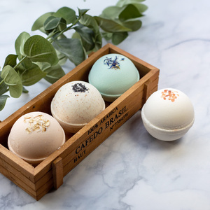 OEM Holiday Bath Fizzies Set Caja de regalo de spa de autocuidado natural cargada con aceites esenciales y productos botánicos calmantes - Product Image 3