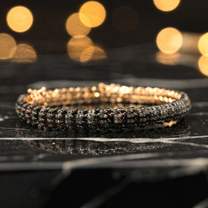 Elegante Brazalete Redondo de Diamantes y Rodio, un exquisito brazalete con un pieza central impecable para colecciones de joyería de lujo. - Product Image 3