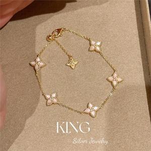 กำไลข้อมือรูปใบโคลเวอร์สี่แฉก King Silver Jewelry เงินแท้ S925 ชุบทอง ประดับมุกสีชมพู ของขวัญแฟชั่น - Product Image 2