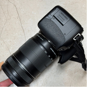 กล้อง <span class=keywords><strong>Canon</strong></span> <span class=keywords><strong>EOS</strong></span> <span class=keywords><strong>550D</strong></span> DSLR มือสอง พร้อมเลนส์ 18-135mm IS ชุดเลนส์ขนาดกะทัดรัด เหมาะสำหรับการถ่ายภาพท่องเที่ยว ภาพบุคคล และการถ่ายภาพในชีวิตประจำวัน - Product Image 2