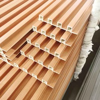 Panneaux écologiques d'usine directe Panneaux muraux en bois composite imperméable à l'eau Panneaux muraux à lamelles WPC cannelées modernes ignifuges