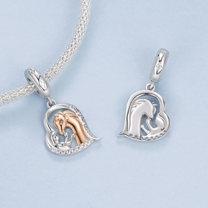 Amuleto de Unicornio en Forma de Corazón Chapado en Oro Rosa con Detalles de Cristal, Grabado 'Te Amo para Siempre', Joyería Unisex para Regalo - Product Image 3