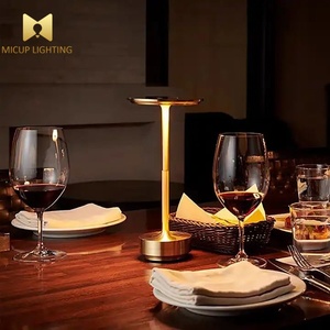 โคมไฟ LED ตั้งโต๊ะแบบชาร์จไฟได้มีช่องเ<span class=keywords><strong>สี</strong></span>ยบ USB แบบไร้สายระบบสัมผัส3<span class=keywords><strong>สี</strong></span>ดูหรูหราทันสมัย - Product Image 3