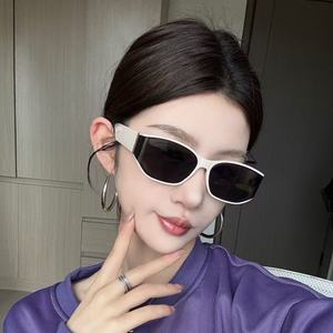 Nouvelles Lunettes de Soleil Carrées Plein Cadre pour Femme, Style Coréen Luxe, Protection UV400, Rétro Chic, Inspirées des Défilés - Product Image 1