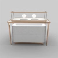Luxuriöse Goldschmuck-Vitrine mit Sockel, komplett montiert, gehärtetes Glas, LED-Beleuchtung, kundenspezifische Größe, Thekenausführung