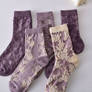 Calcetines de Algodón al por Mayor, Otoño Invierno, Nuevos Calcetines Coreanos Jacquard con Relieve Tridimensional en Color Morado, Calcetines de Tubo Medio para Mujer - Product Image 1