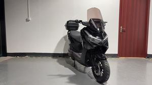 Nouveau Scooter Puissant 4000W 2025 Rechargeable avec Pédales, Édition Échange de Batterie pour Cyclomoteur et Moto Tout-Terrain, la Batterie Peut Être Échangée - Product Image 6