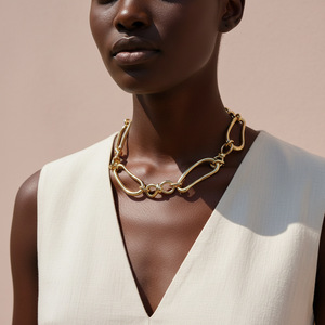 Collier ras du cou G Bold plaqué or 18 carats, maillons trombone, style pull, unisexe, tendance et épais - Product Image 1