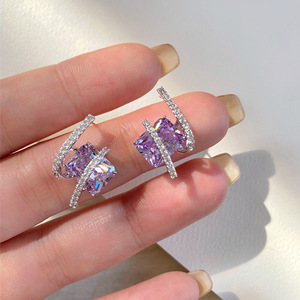 Orecchini a Perno Geometrici Quadrati, Gioielli Eleganti e Chic per Donne, Accessorio Regalo per Uso Quotidiano e Feste - Product Image 1