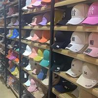 Rayonnages d'Exposition Combinés Grain de Bois Tendance de Haute Qualité pour Supermarché et Épicerie, Étagères de Rangement pour Chapeaux