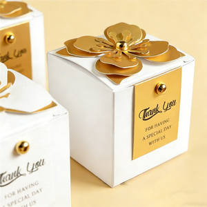 Boîtes à bonbons en papier blanc de luxe avec logo personnalisé, couleur et taille au choix, fleurs 3D, vente en gros, emballages cadeaux pour mariage, pour chocolat - Product Image 2