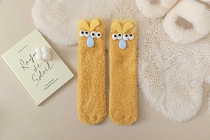 Nuevos Calcetines Divertidos de Terciopelo Grueso y Cálido para el Suelo, Calcetines de Media Pantorrilla de Felpa Coral con Diseño de Dibujos Animados, Feos pero Lindos - Product Image 4
