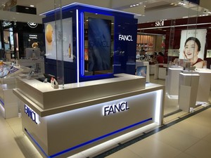 Mostrador de Exhibición de Cosméticos de Moda Personalizado con Luz LED, Muebles de Estudio de Maquillaje con Logotipo, Muebles de Tienda de Cosméticos con Diseño Interior - Product Image 4