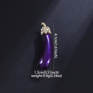 Broches de luxe pour femmes Weiman en forme d'aubergine violette, ornées de strass et de cristaux, plaquées or, personnalisables, par des designers - Product Image 6