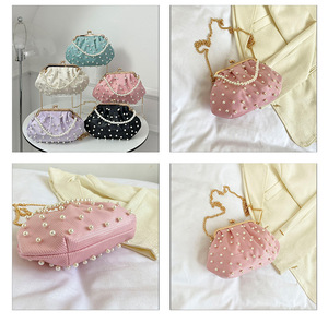 2023新款时尚网红串珠铆钉外壳女式斜挎包，带拉链封口和聚酯衬里 - Product Image 6