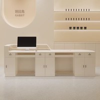 Comptoir de réception d'hôtel blanc à haute stabilité, comptoir de réception personnalisé en surface solide, table de réception d'hôtel avec logo