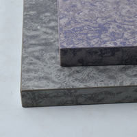 Panneau décoratif en OSB (Oriented Strand Board) de qualité supérieure, motif marbre gris-violet, anti-rayures, élégant pour la décoration intérieure.