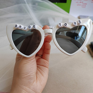 Occhiali da Sole Personalizzati con Lettere a Forma di Cuore per Matrimoni, Feste, Team della Futura Sposa, Appena Sposati, Regalo per la Cerimonia - Product Image 6