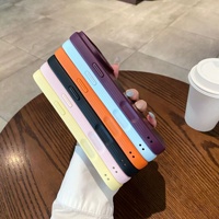 Cocok untuk model iPhone 17, 18, Pro, dan Max. Desain tahan guncangan dan sentuhan lembut. Kompatibel dengan Pengisian Daya Magnetik Nirkabel