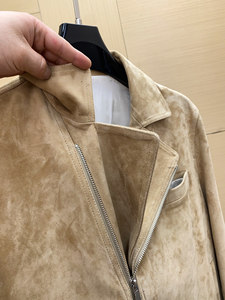 Veste de luxe sur mesure Brunello Cucinelli en velours de peau de cerf coupe-vent avec fermeture éclair sur le devant pour homme - Product Image 2