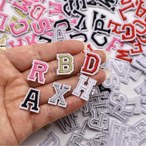 Gran Oferta: Nuevos Parches Mini de Fieltro No Tejido Termoadhesivos Bordados con el Alfabeto Inglés de la A a la Z, de 2 cm, Pequeños y de Colores, para Sombreros y Manualidades DIY - Product Image 1