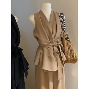 Ensemble pantalon large et débardeur croisé à col en V style français pour femme – Formel, sans manches, minimaliste, couleur unie douce - Product Image 3