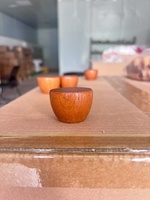Tapa cónica de madera de Fresno personalizada al por mayor, tapa para botella cosmética ecológica de tamaño de cuello 15