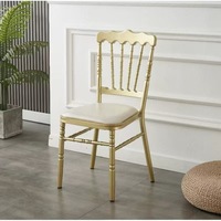 Chaise de banquet élégante et robuste en métal, empilable, imperméable, à dossier solide, idéale pour la restauration, les mariages et les hôtels – Prix abordable