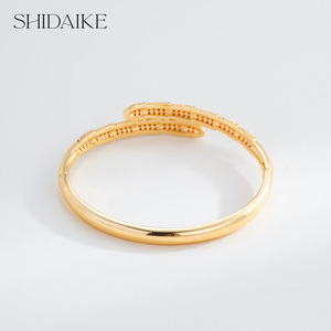 <span class=keywords><strong>Bracelet</strong></span> à breloques de mode pour dames élégantes en laiton zircon plaqué or 18 carats Options personnalisées disponibles-Design serpent Design ouvert en gros - Product Image 3