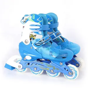 工厂销售直排轮滑鞋全闪光可穿戴聚氨酯轮可调溜冰鞋儿童成人男女旱冰鞋