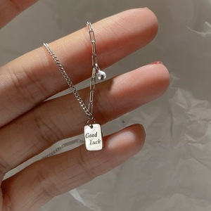 Collar con Colgante de Plata de Ley S925 con Diseño de Letra para la Buena Suerte, Uso Diario, Cadena de 405 cm de Largo - Product Image 1