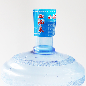 Bouteille d'eau et de jus en PC bleue de <span class=keywords><strong>5</strong></span> litres (1 gallon) avec bouchon à vis et impression sérigraphiée, idéale pour la vente en gros et le usage domestique. - Product Image 2