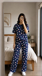 Conjunto de pijama de manga corta para mujer con diseño único, ropa de dormir cómoda y a la moda, top y pantalones a juego en oferta. - Product Image 6