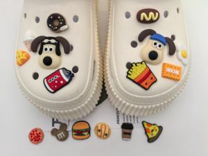 인터넷-유명한 PVC 2D 귀여운 만화 월리스 및 그로밋 신발 매력 나막신을위한 부드러운 고무 DIY 이동식 신발 버클 - Product Image 4