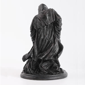 Figurine de pêcheur squelette - Œuvre d'art en résine de style gothique, esprit de l'épée - Dieu de la mort à la robe noire - Product Image 3