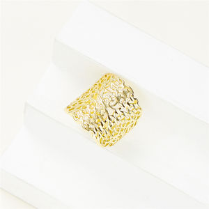 2022 मार्च उच्च गुणवत्ता वाले सोने की शादी के गहनों के लिए सरल खोखले कंगन और छल्ले लगाए - Product Image 4