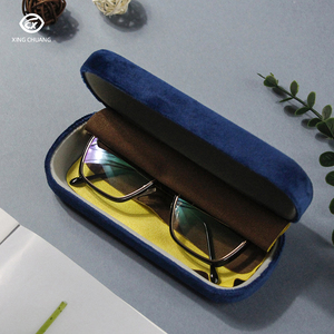 Panno in microfibra per la pulizia di orologi, fotocamere, lenti, schermi e <span class=keywords><strong>occhiali</strong></span> / Panno per la pulizia in seta bicolore a forma di isola per <span class=keywords><strong>occhiali</strong></span> - Product Image 4