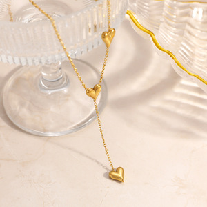 Collar con colgante asimétrico minimalista en forma de corazón, chapado en oro, con cadena en Y, para regalo. - Product Image 2