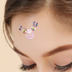 Gemmes <span class=keywords><strong>de</strong></span> maquillage en cristal temporaire personnalisé pour le <span class=keywords><strong>visage</strong></span> Autocollants <span class=keywords><strong>de</strong></span> tatouage en résine <span class=keywords><strong>Bijoux</strong></span> <span class=keywords><strong>de</strong></span> <span class=keywords><strong>visage</strong></span> <span class=keywords><strong>de</strong></span> sourcil Faux fournitures <span class=keywords><strong>de</strong></span> tatouage temporaire en <span class=keywords><strong>strass</strong></span> - Product Image 3