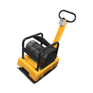 Compacteur vibrant à plaques jaune à poussée manuelle avec moteur et composants essentiels - Product Image 1