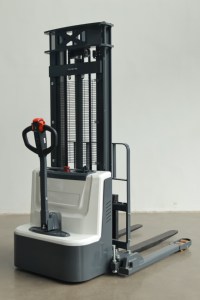 Apilador Eléctrico de Palets Everlift ELES-15E CE con Patas Abatibles, <span class=keywords><strong>1.5</strong></span> Toneladas, 1500 kg, Autopropulsado, Mini Apilador Todoterreno - Product Image 3