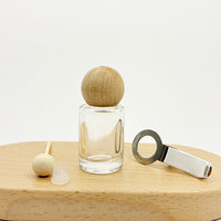 Flacon de parfum de voiture en verre carré noir mat de 10 ml, vide et rechargeable, avec bouchon à vis, pour diffuseur à bâtonnets, emballé - Vente directe usine