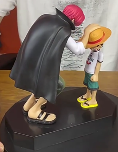 Figurine One Piece Monkey D. <span class=keywords><strong>Luffy</strong></span> et <span class=keywords><strong>Shanks</strong></span> au <span class=keywords><strong>chapeau</strong></span> de paille, produit d'anime le plus vendu, roux qui touche la tête, décorations et jouets pour voiture - Product Image 6