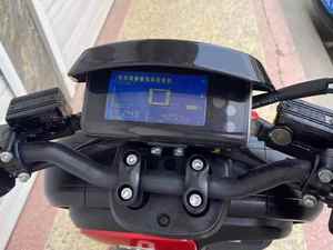 Scooter a Gas Yamaha <span class=keywords><strong>QBIX</strong></span> 125cc per Uomini e Donne, Pneumatici da 10 Pollici, Colore Nero, Efficiente nei Consumi, Velocità Massima 61-80 km/h - Product Image 2