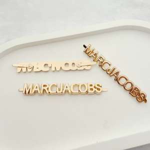 Etiqueta Metálica de Marca de Diseño de Lujo Lista para Enviar, Etiqueta Metálica de Marca para Bolsas de Tela - Product Image 3