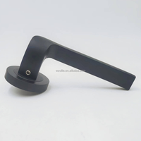 Poignée de porte en alliage de zinc finition satinée, style italien moderne minimaliste, avec levier silencieux à aspiration magnétique écologique pour usage hôtelier