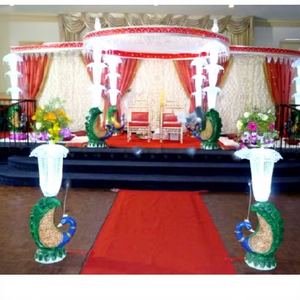 Mandap de mariage indien luxueux en métal et cristal, Mandap de mariage glamour en cristal, Mandap de mariage étincelant en métal et cristal, Mandap en FRP pour mariage aux États-Unis - Product Image 1