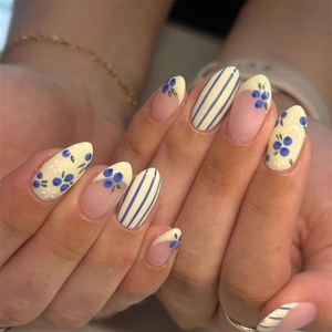 Faux ongles à presser en acrylique de haute qualité, motif color block bleu et blanc, forme amande, couleur <span class=keywords><strong>myrtille</strong></span>, vente en gros - Product Image 1
