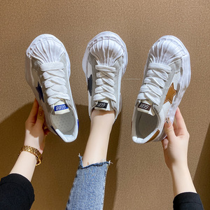   Mocasines Antideslizantes Casuales para Caminar al Aire Libre, Parte Superior de PU Transpirable, Forro de Malla, Suela de Goma Acolchada, Cómodos, Blancos - Product Image 4