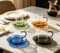 Ensemble de tasses à café en verre borosilicate transparent avec poignée colorée, résistantes à la chaleur, et soucoupes transparentes pour la maison et le thé